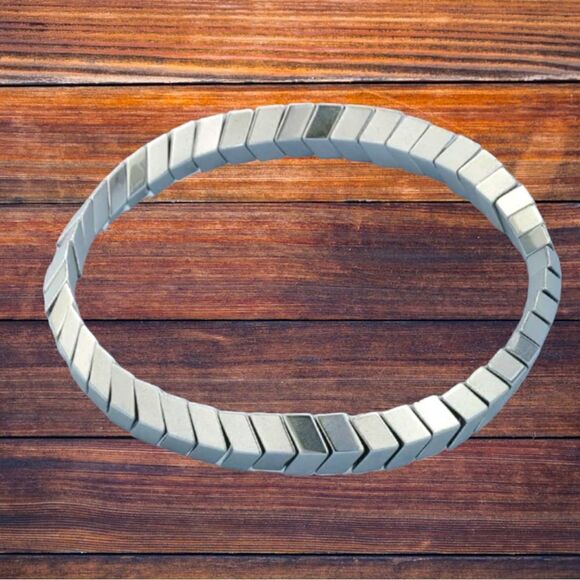 Chevron-style Stretch Bracelet l Silver, Gun Metal l New - Picture 3 of 7